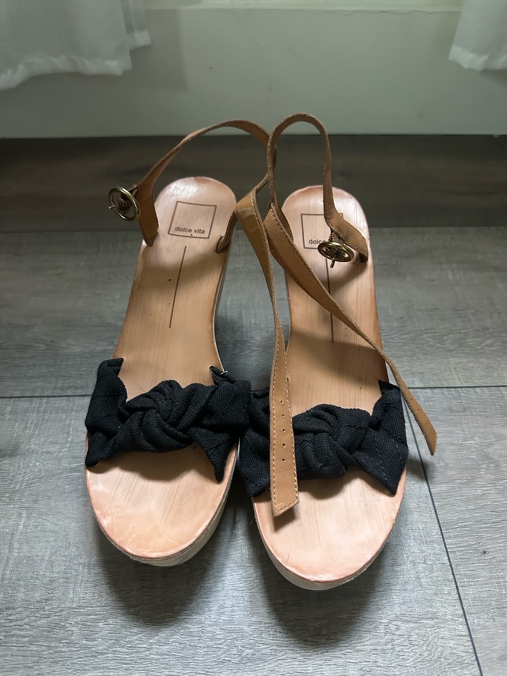Dolce Vita Tan and Black Knot-Front Slingback Sandals